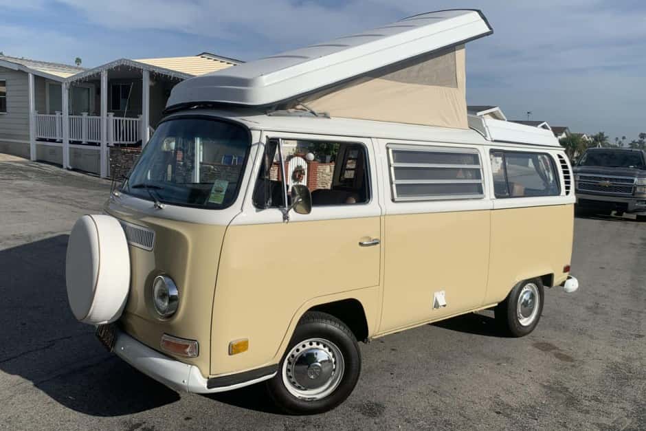 1971 Volkswagen Bay-Window Camper sold for $18,680