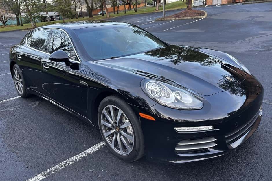 2014 Porsche Panamera sold for $23,277