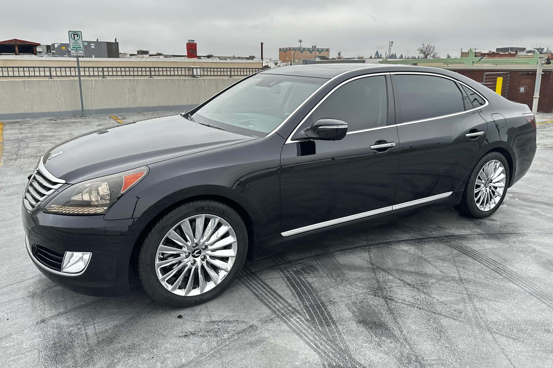 2016 Hyundai Equus sold for $21,249
