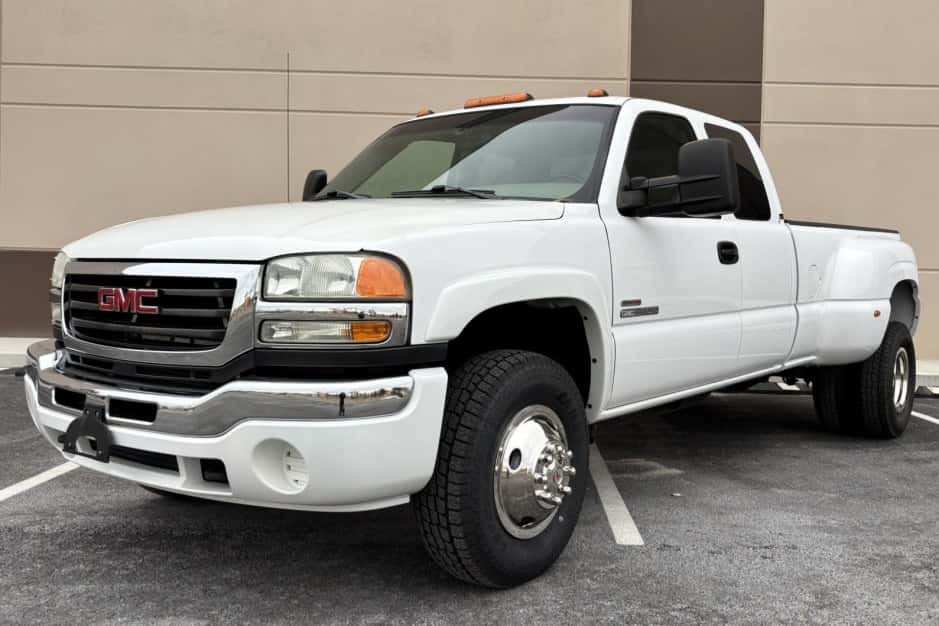 2003 GMC Sierra (GMT800 1999-2007) sold for $26,805