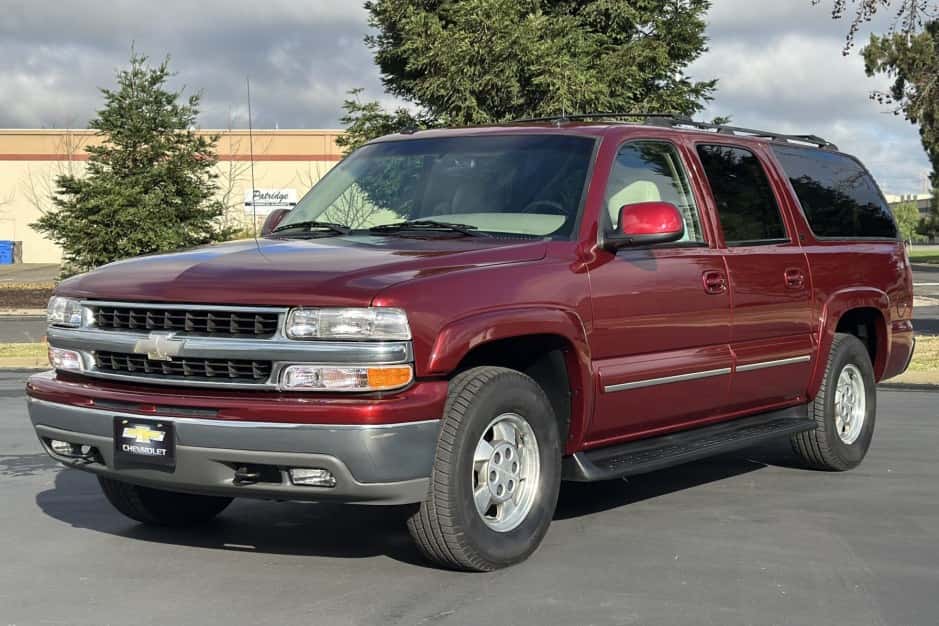 2003 Chevrolet Suburban (GMT800 2000-2006) sold for $19,500