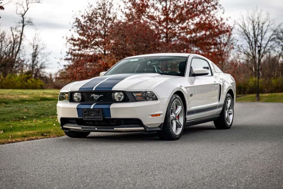 2010 Ford Mustang S197 2005-2014 sold for $18,000