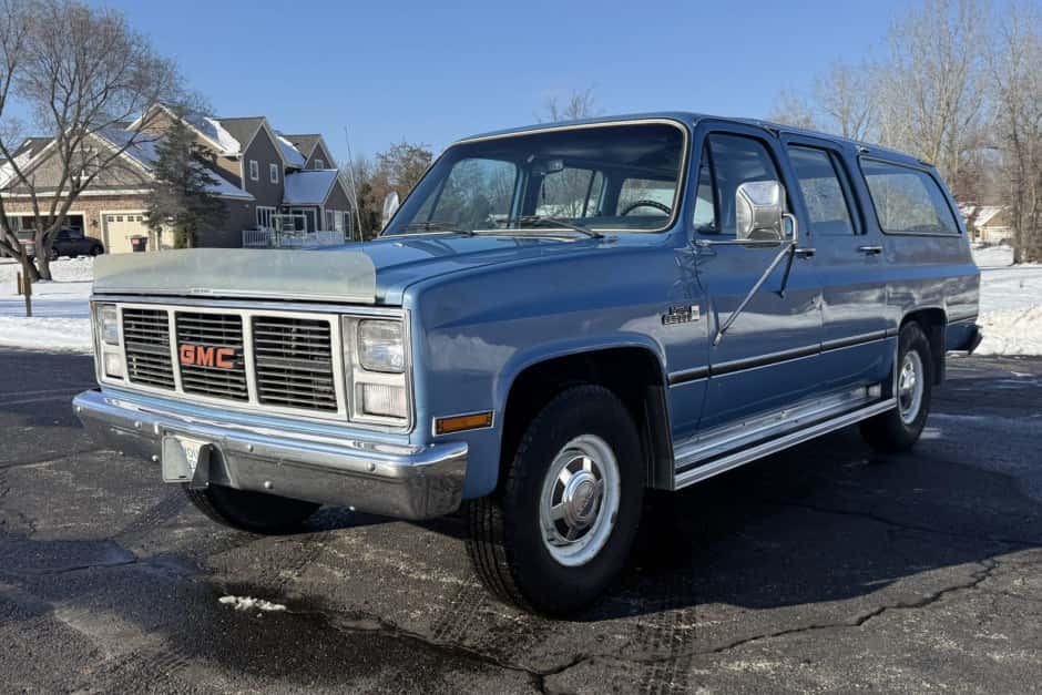 1985 GMC Suburban (1973-1991) sold for $14,750
