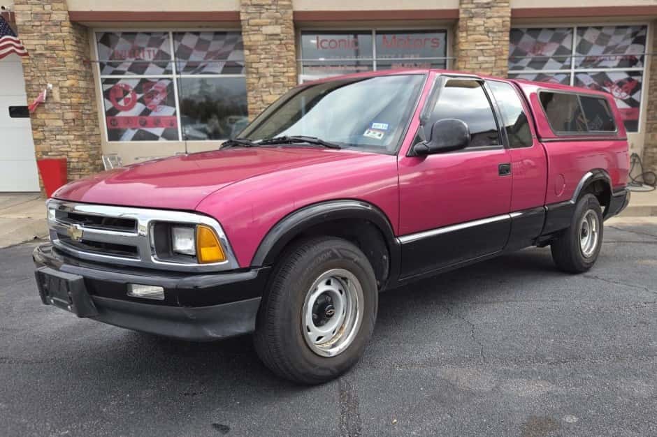1994 Chevrolet S-10 (1994-2004) sold for $7,725