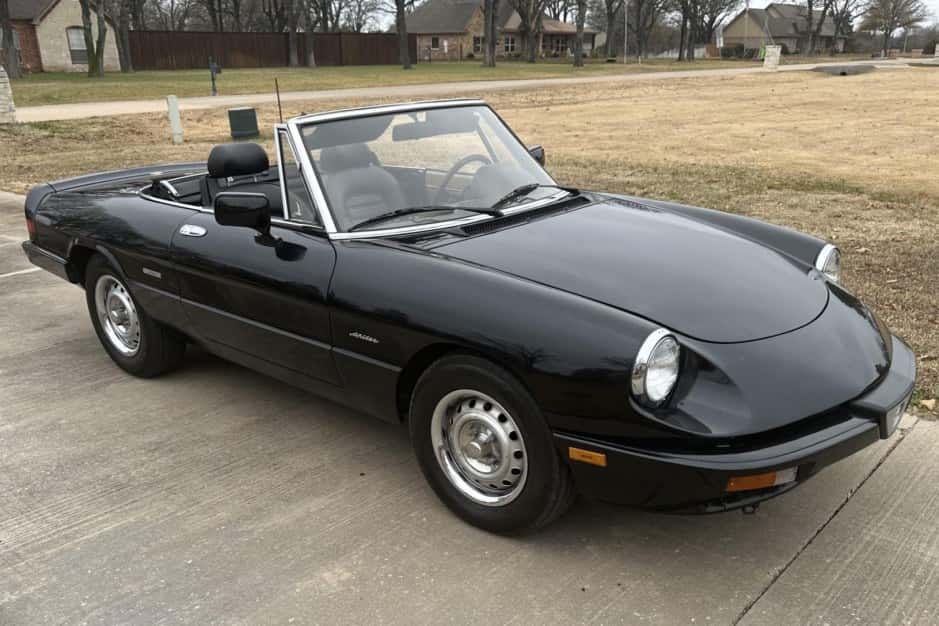 1987 Alfa Romeo 105/115 Spider Series 3 sold for $10,500