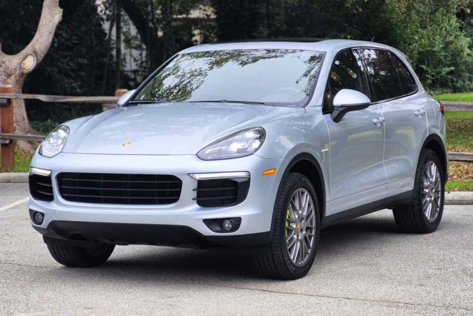 2016 Porsche 958 Cayenne (2011-2018) sold for $17,750