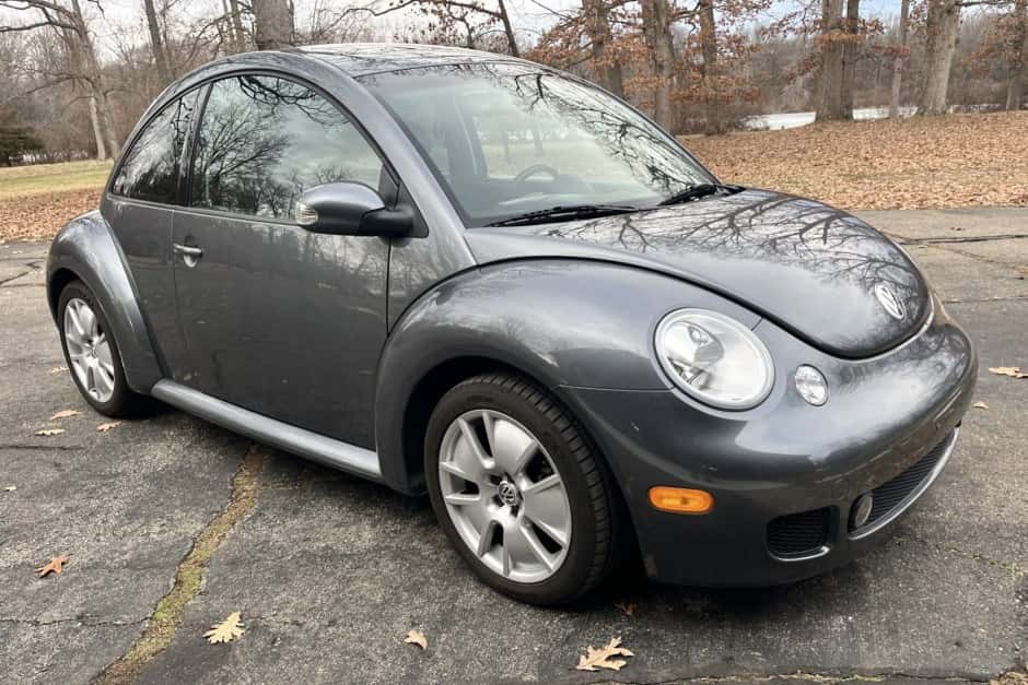 2004 Volkswagen New Beetle (1998-2010) sold for $9,200