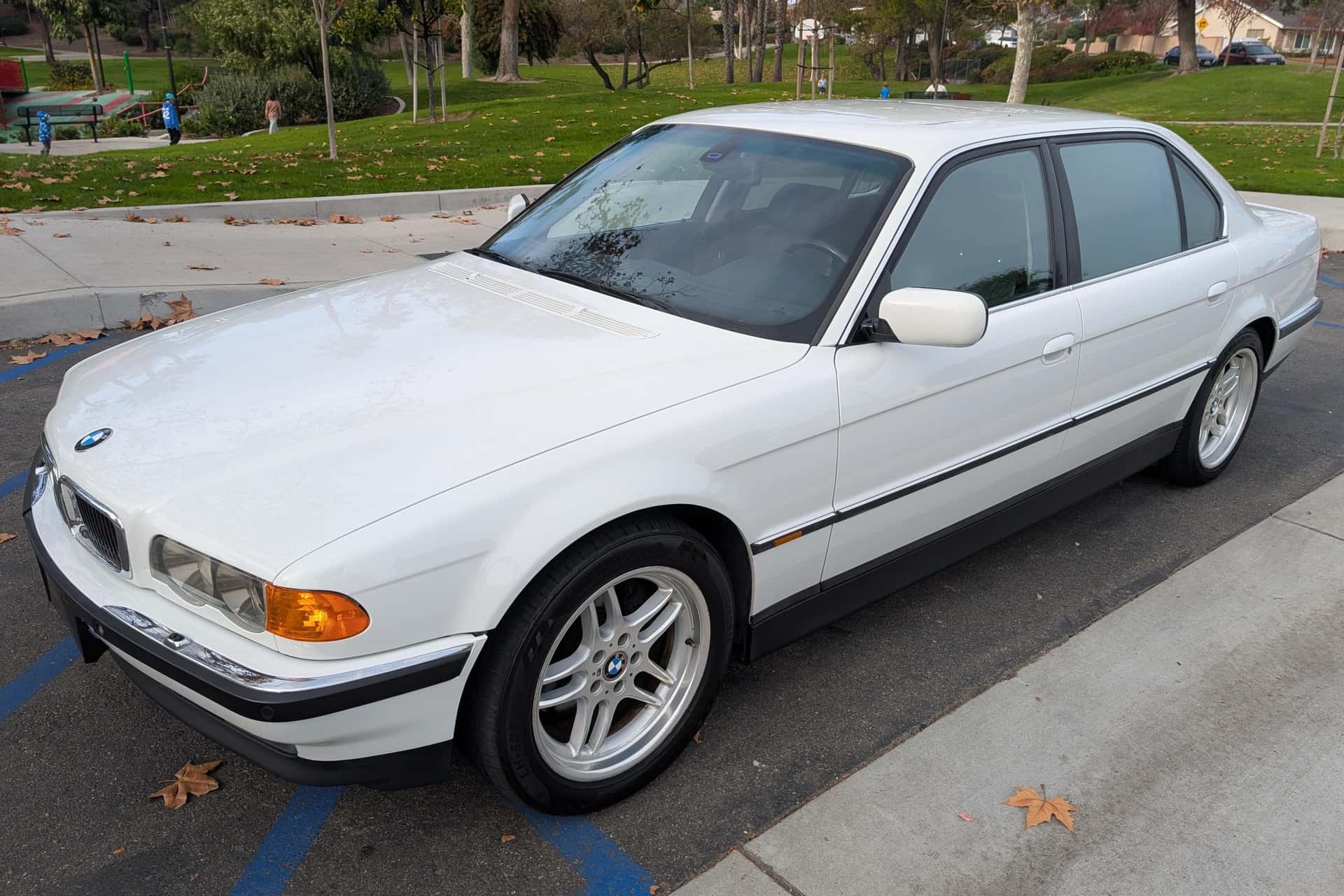 2000 BMW 7 Series sold for $10,100