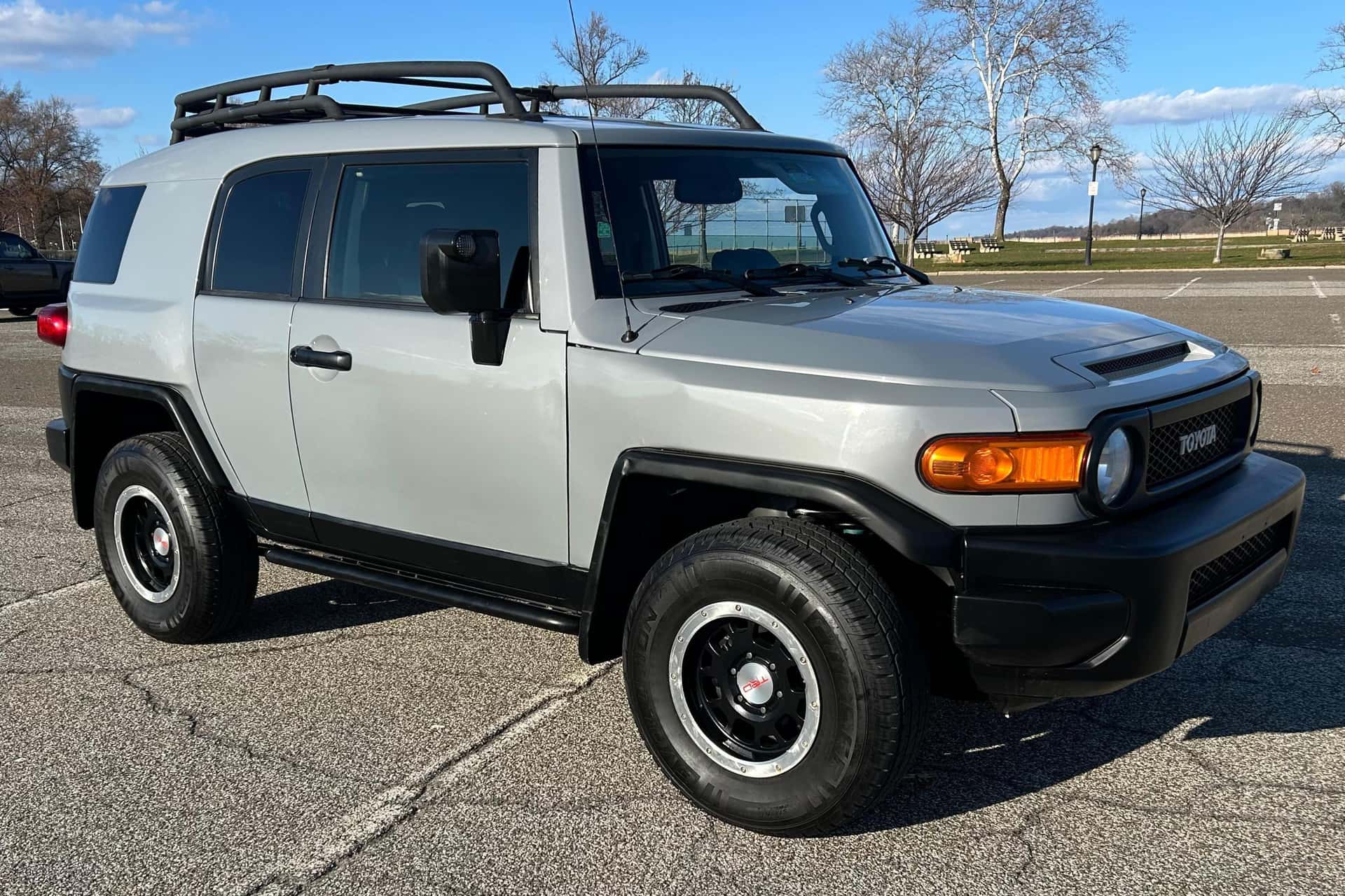 2013 Toyota FJ Cruiser sold for $13,300