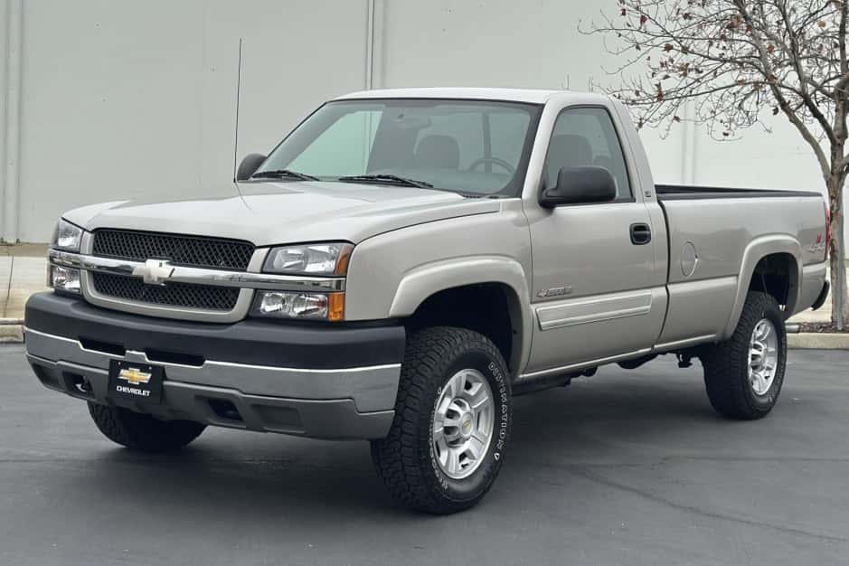 2004 Chevrolet Silverado GMT800 Heavy Duty (2000-2007) sold for $19,000