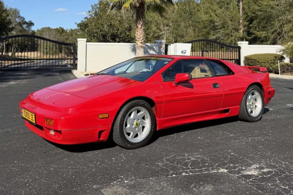 1990 Lotus Esprit sold for $34,777