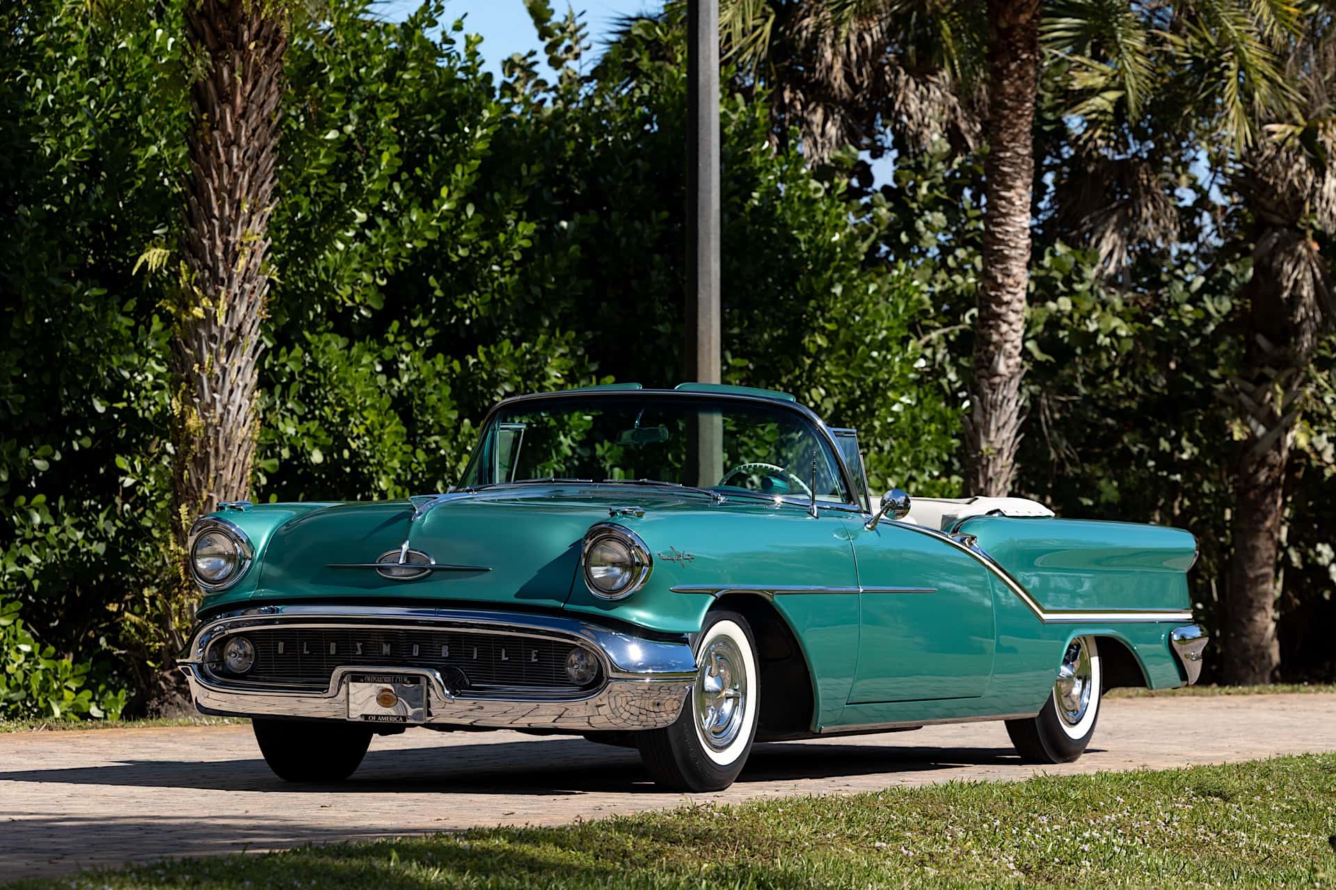 1957 Oldsmobile Starfire 98 sold for $50,000