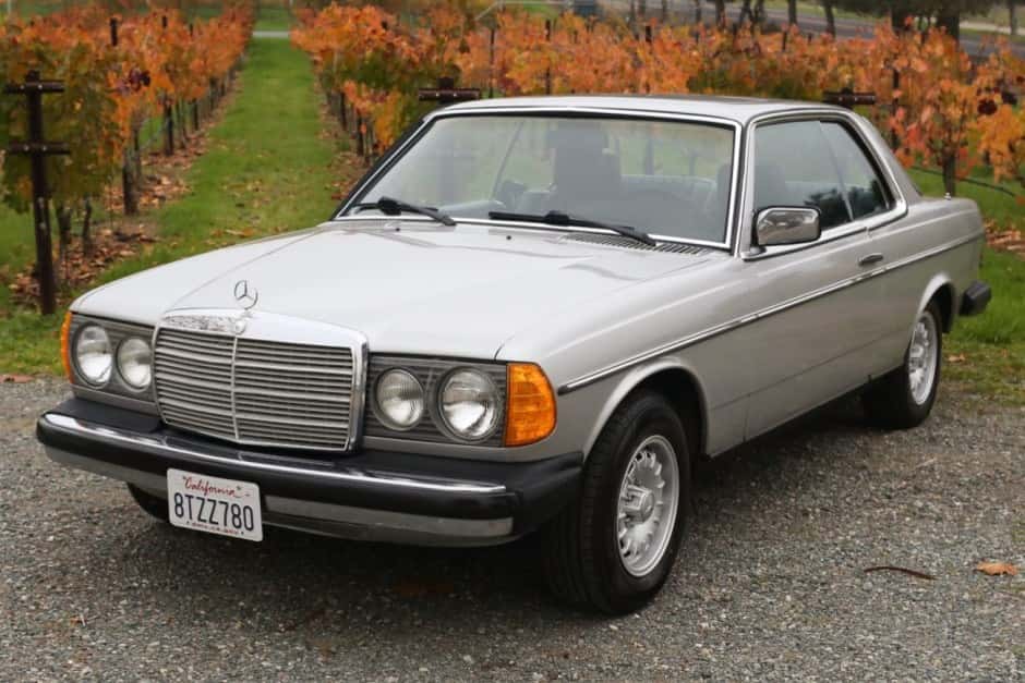 1978 Mercedes-Benz W123 sold for $10,500