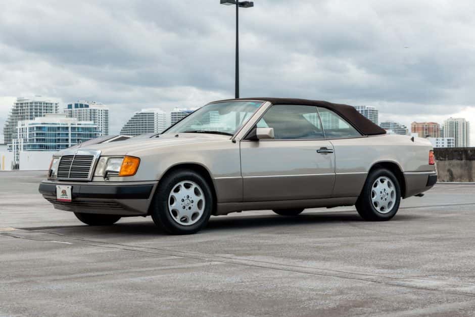 1993 Mercedes-Benz W124 E-Class sold for $17,000