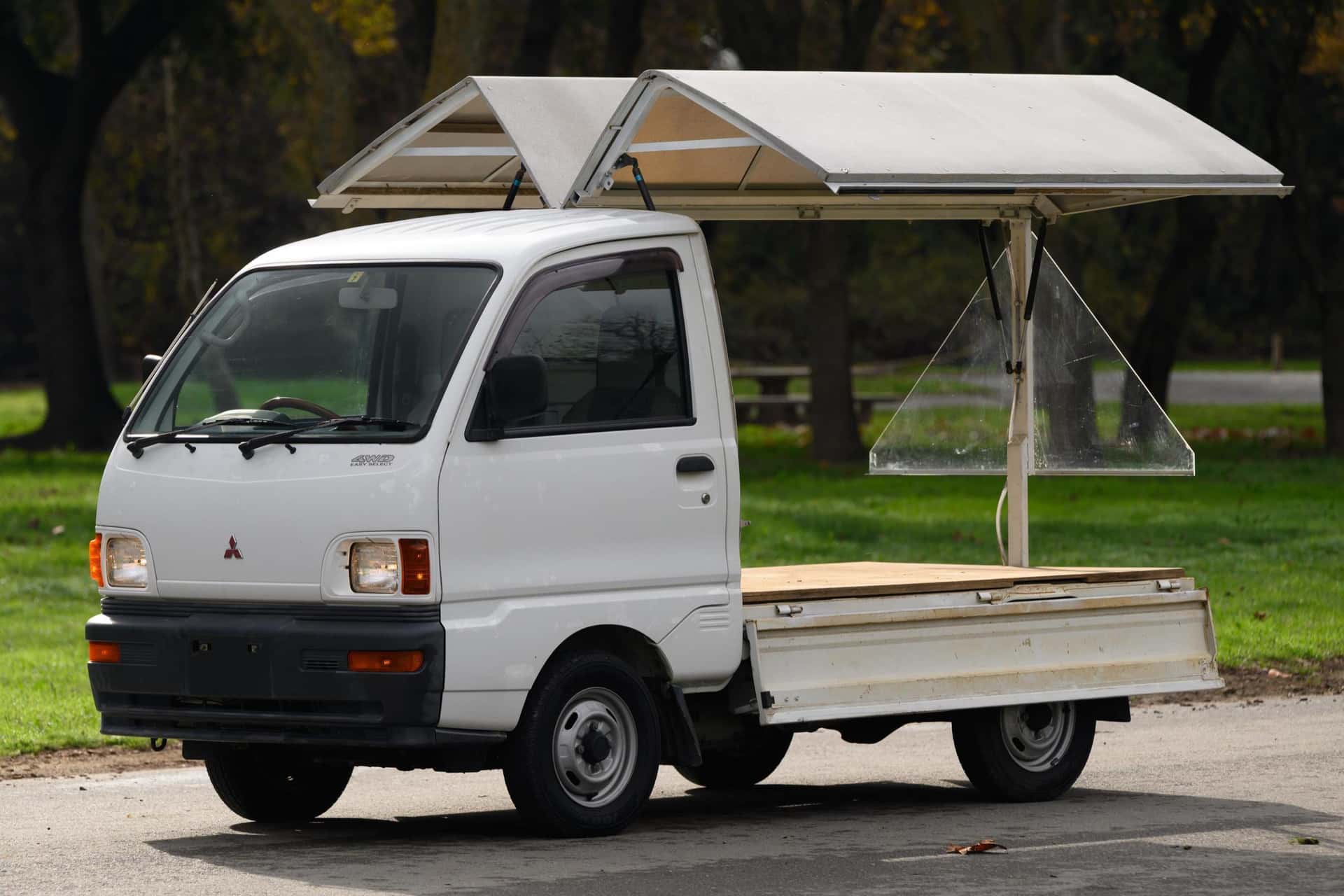 1997 Mitsubishi Minicab sold for $6,866