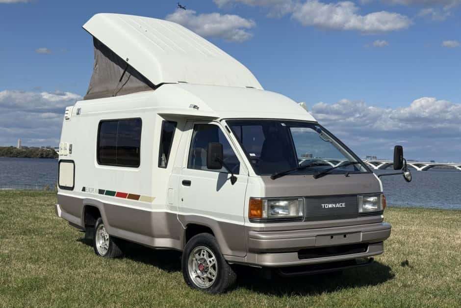 1993 Toyota LiteAce & TownAce sold for $13,500