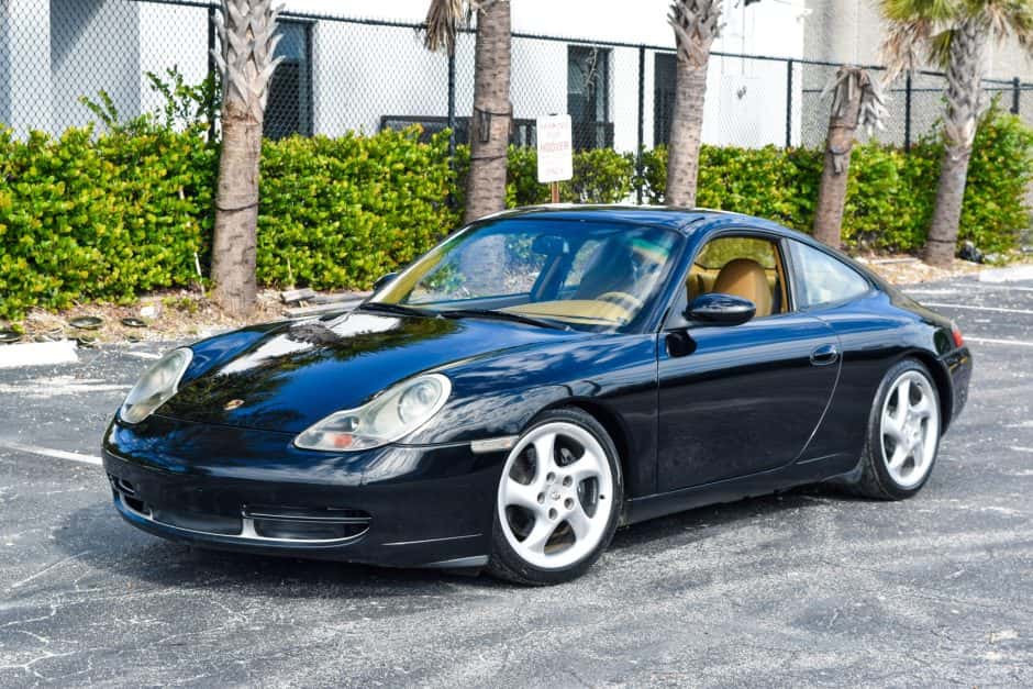 1999 Porsche 996 911 Carrera sold for $27,500