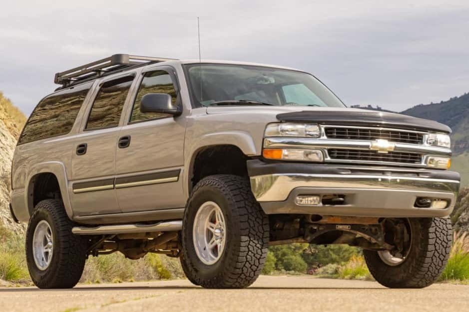 2004 Chevrolet Suburban (GMT800 2000-2006) sold for $13,000