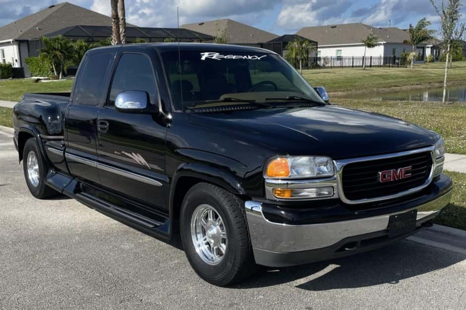 1999 GMC Sierra (GMT800 1999-2007) sold for $11,750
