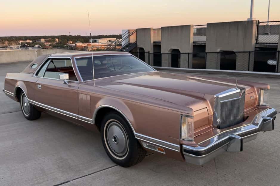 1979 Lincoln Continental Mark V (1977-1979) sold for $8,200