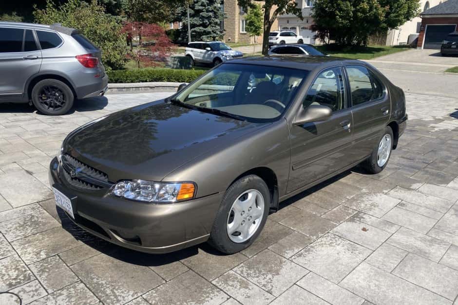 2000 Nissan  sold for $3,300