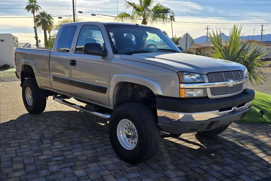 2004 Chevrolet Silverado GMT800 Heavy Duty (2000-2007) sold for $12,500