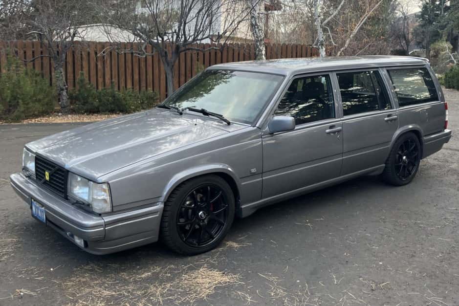 1985 Volvo 700-Series sold for $9,100