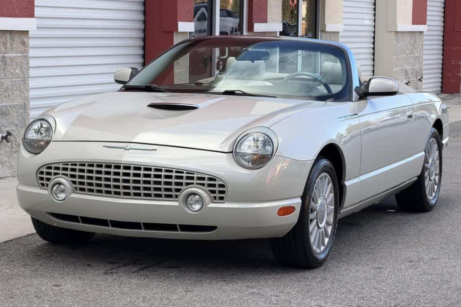 2005 Ford Thunderbird (2002-2005) sold for $16,500