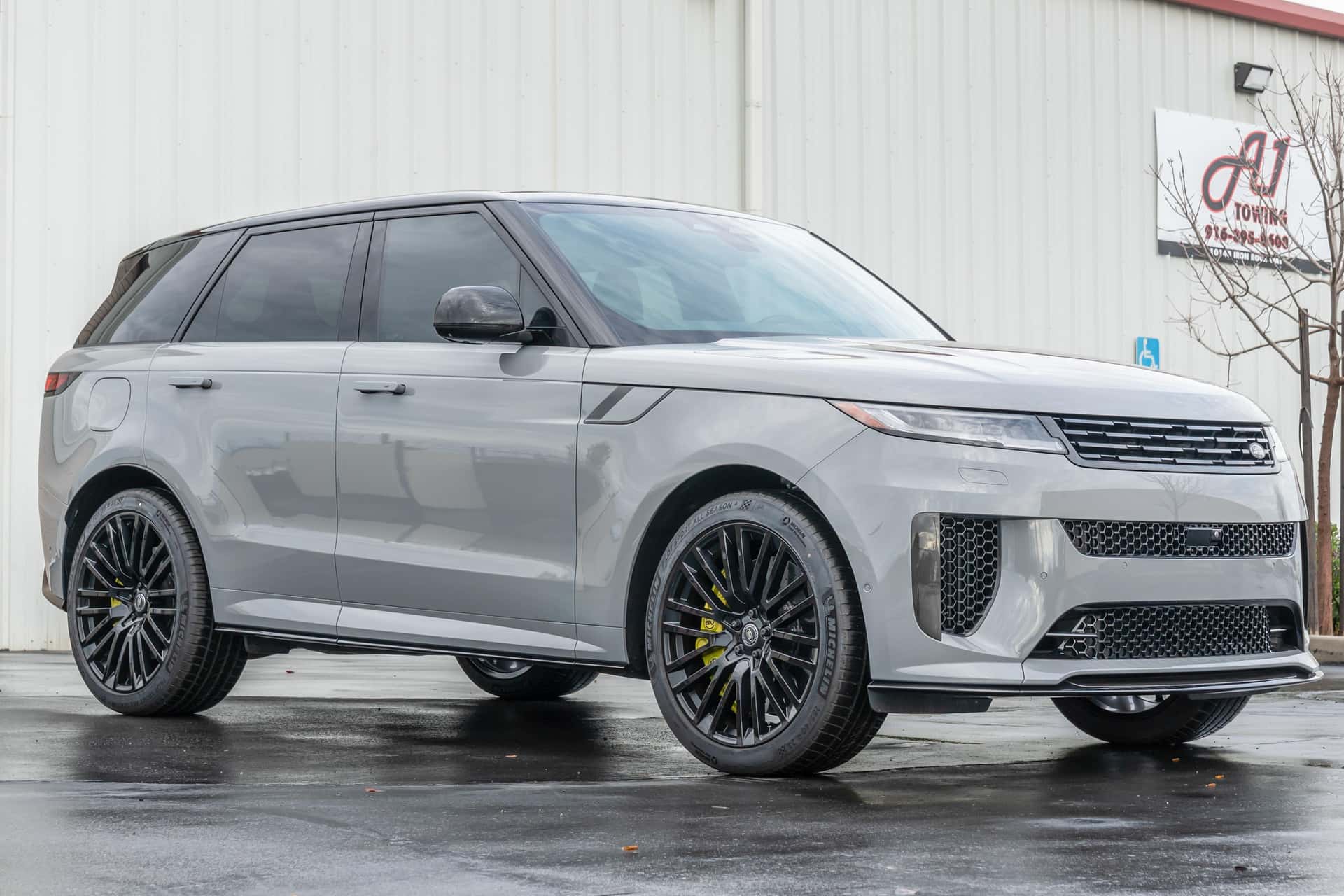 2025 Land Rover Range Rover Sport sold for $140,300
