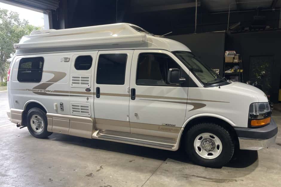 2006 Chevrolet Express sold for $30,500