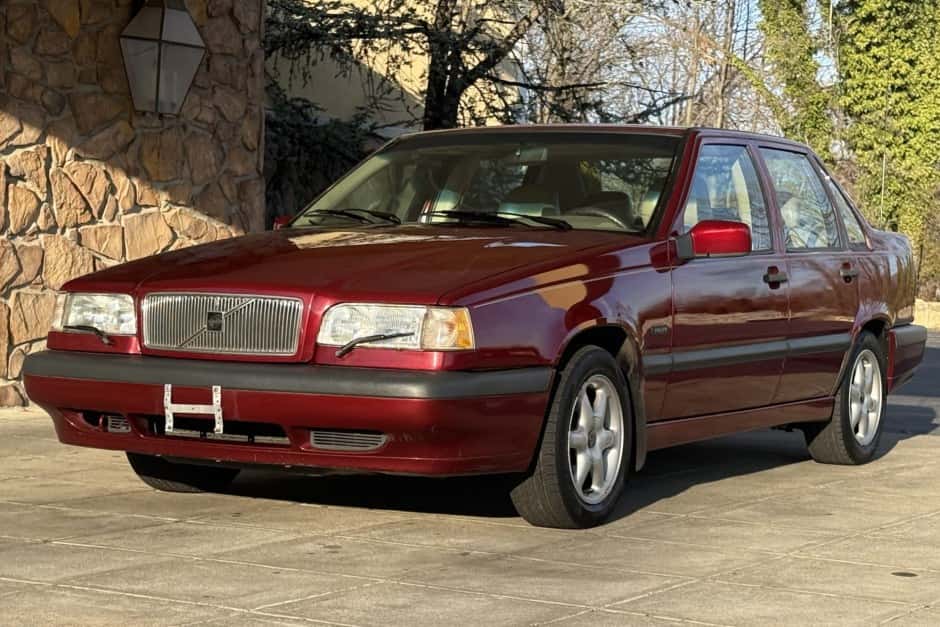 1996 Volvo 850 sold for $8,250
