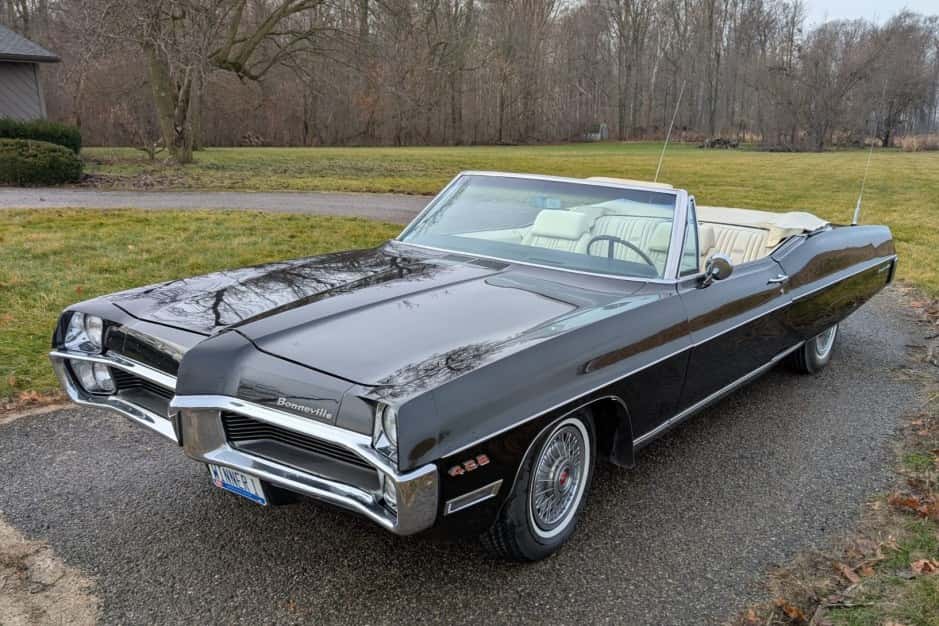 1967 Pontiac Bonneville sold for $32,000