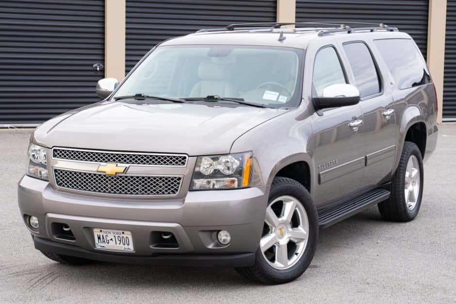 2012 Chevrolet Suburban (GMT900 2007-2014) sold for $34,000