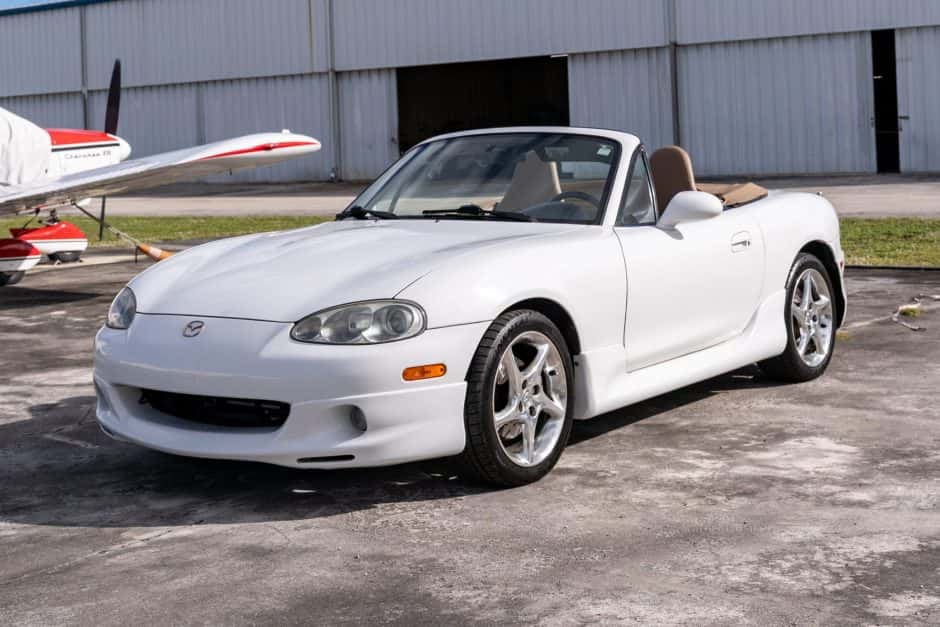 2001 Mazda NB MX-5 Miata sold for $13,250