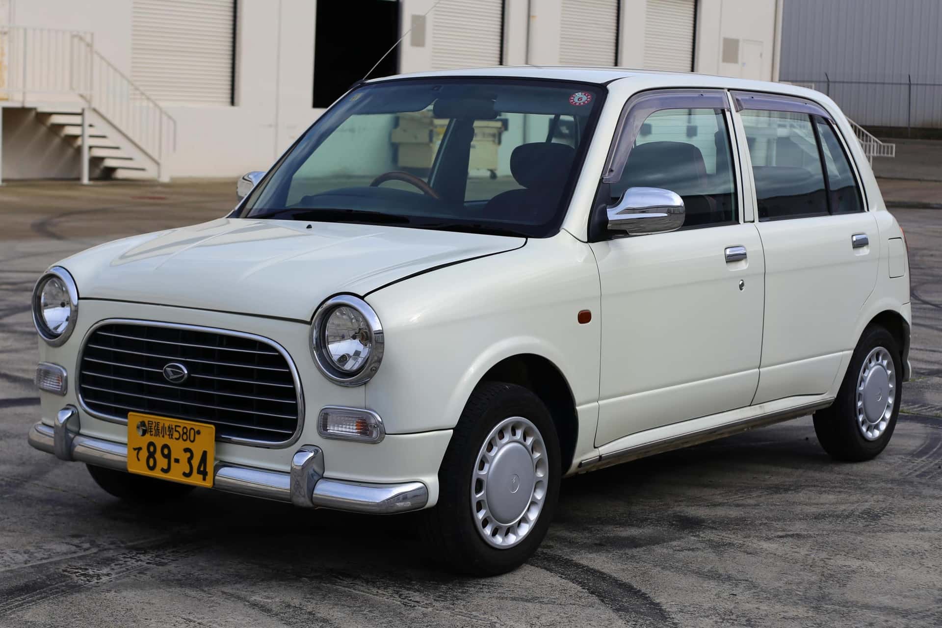 2000 Daihatsu Mira sold for $5,432