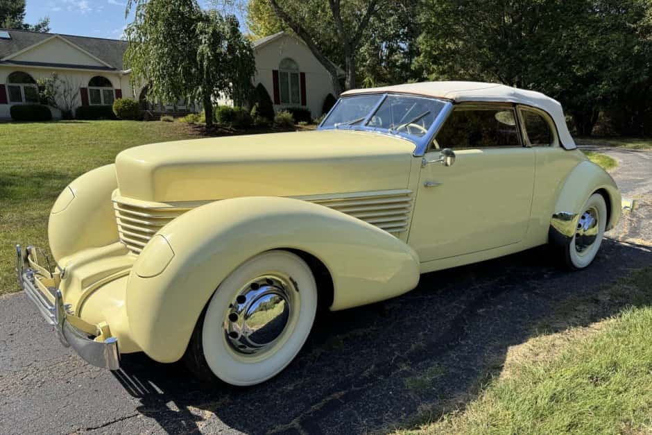 1936 Cord 810/812 sold for $85,810