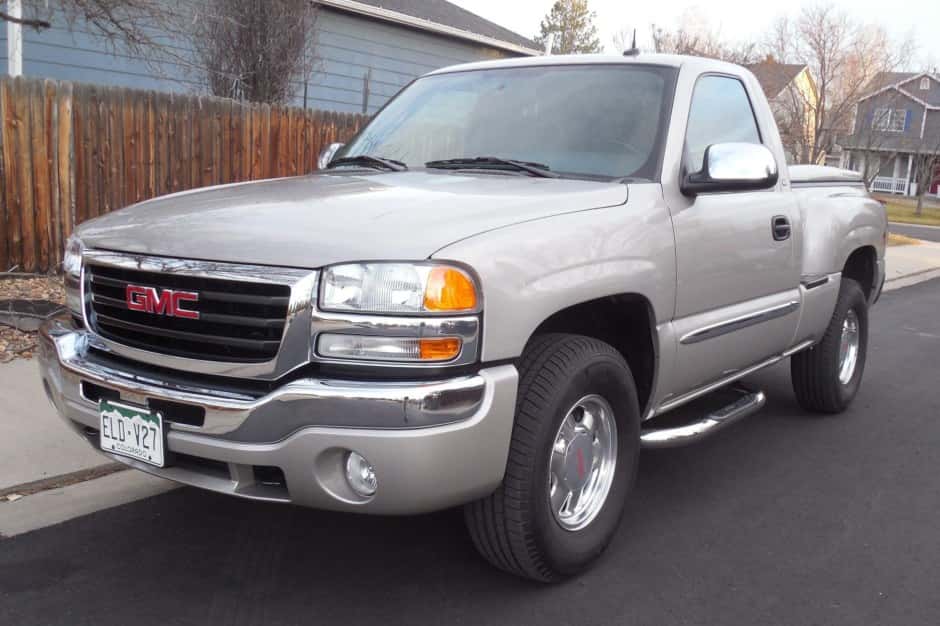 2004 GMC Sierra (GMT800 1999-2007) sold for $32,000