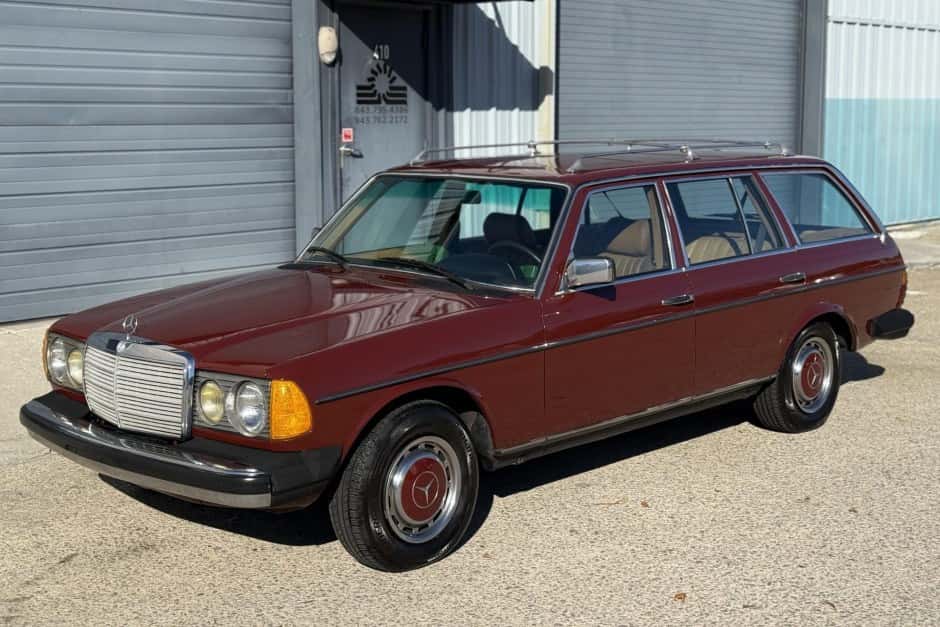 1982 Mercedes-Benz W123 sold for $20,250