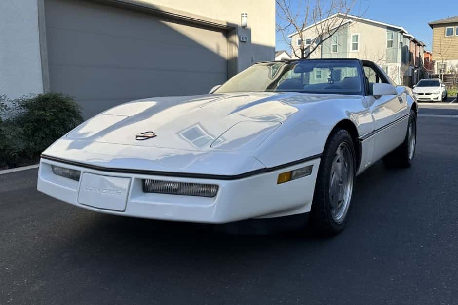 1989 Chevrolet Corvette C4 Coupe (1984-1991) sold for $8,200