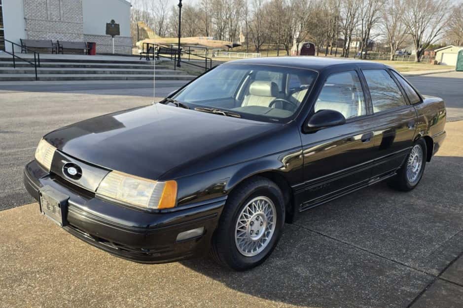 1989 Ford Taurus SHO sold for $6,801