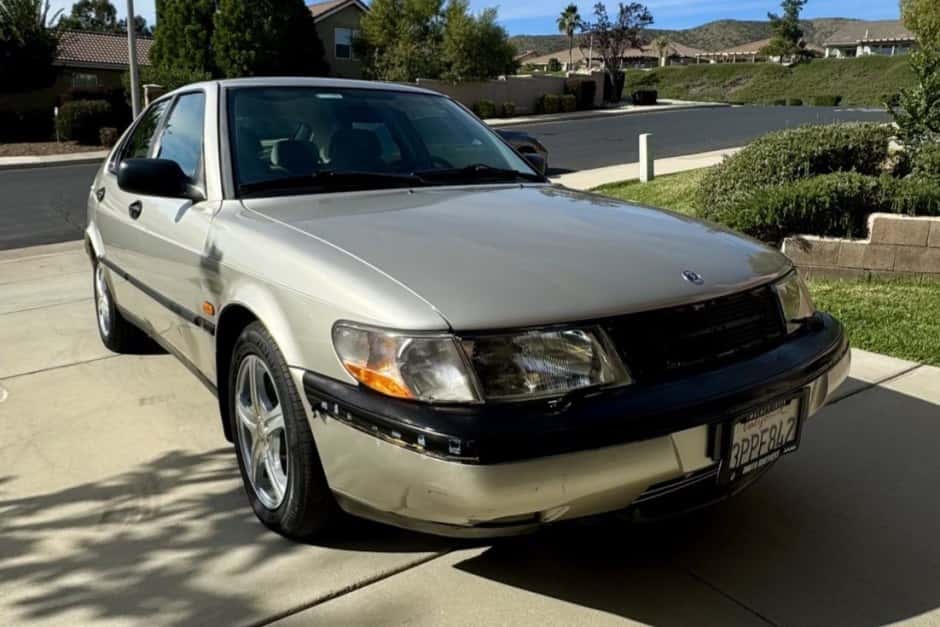 1995 Saab 900 sold for $3,250