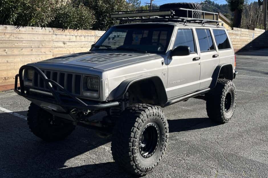 2000 Jeep XJ Cherokee sold for $7,000