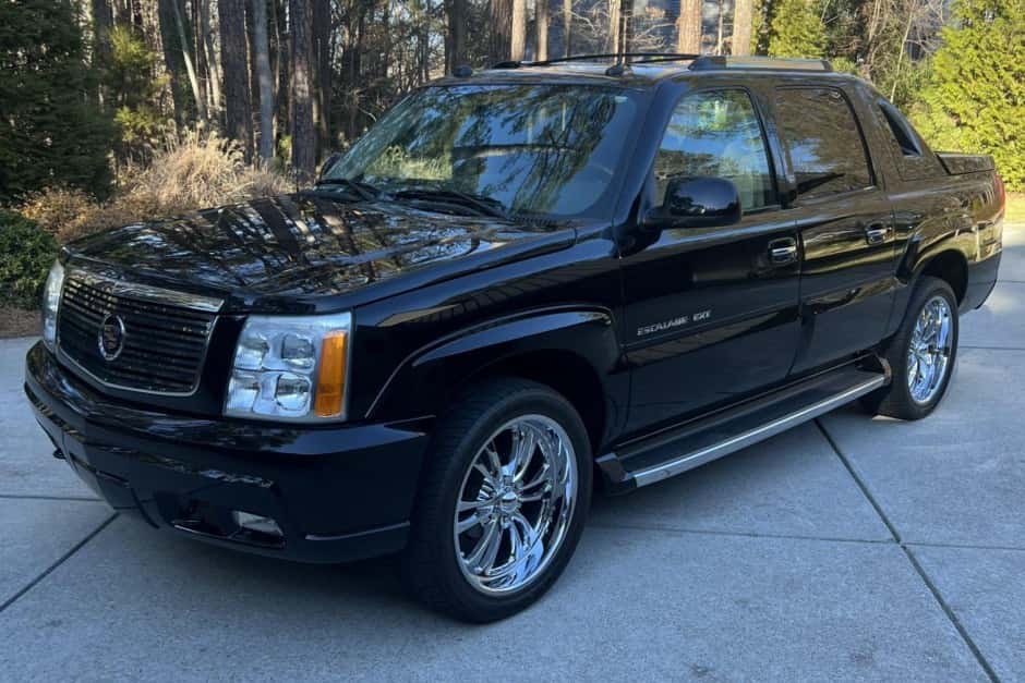 2004 Cadillac Escalade & EXT GMT800 (2002-2006) sold for $19,300