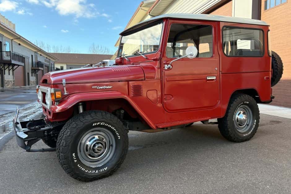 1976 Toyota Land Cruiser FJ40 sold for $28,000