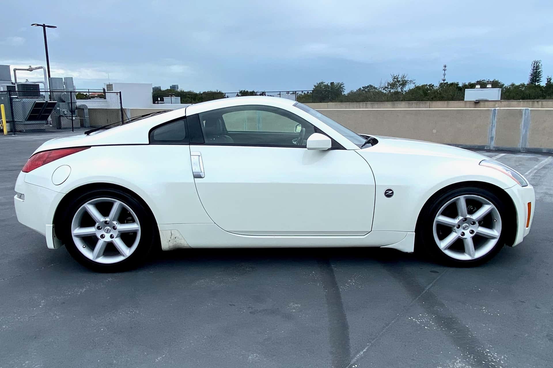 2003 Nissan 350Z sold for $7,800