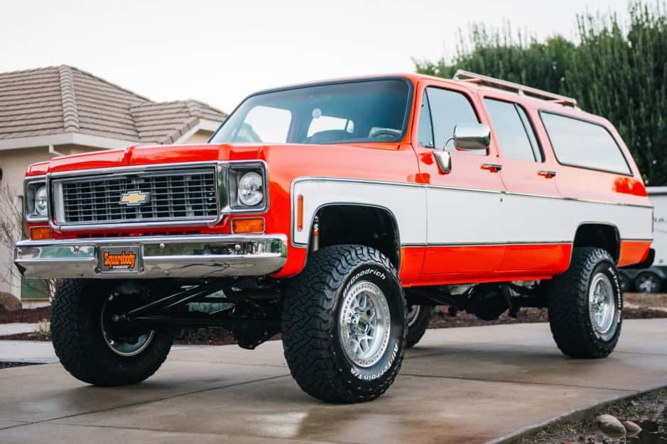 1975 Chevrolet Suburban (1973-1991) sold for $130,000