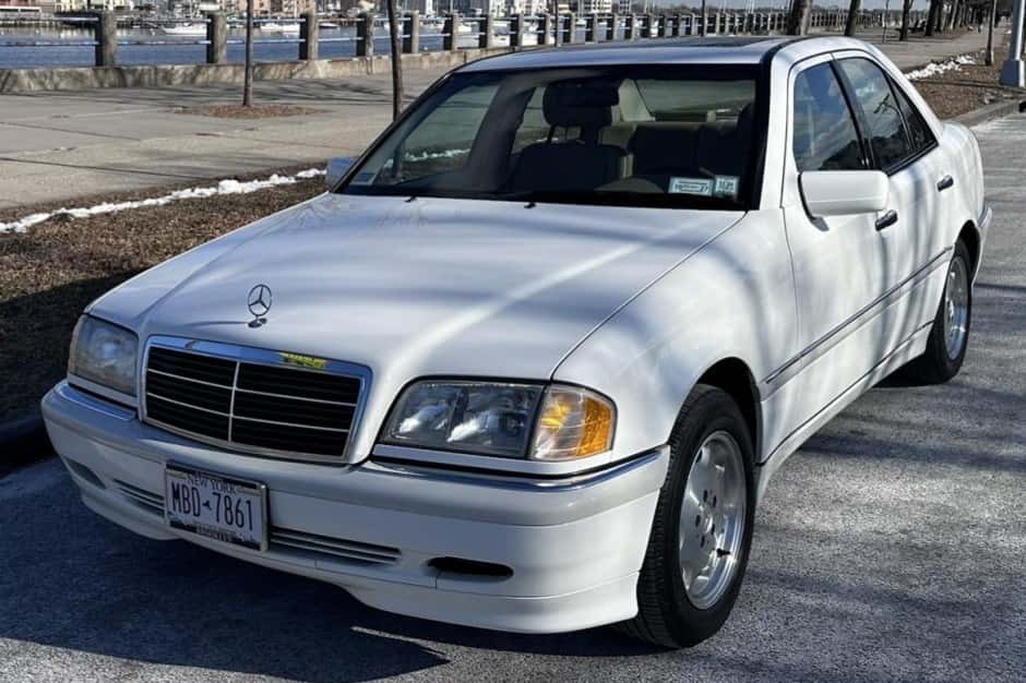 2000 Mercedes-Benz W202 C-Class sold for $11,500