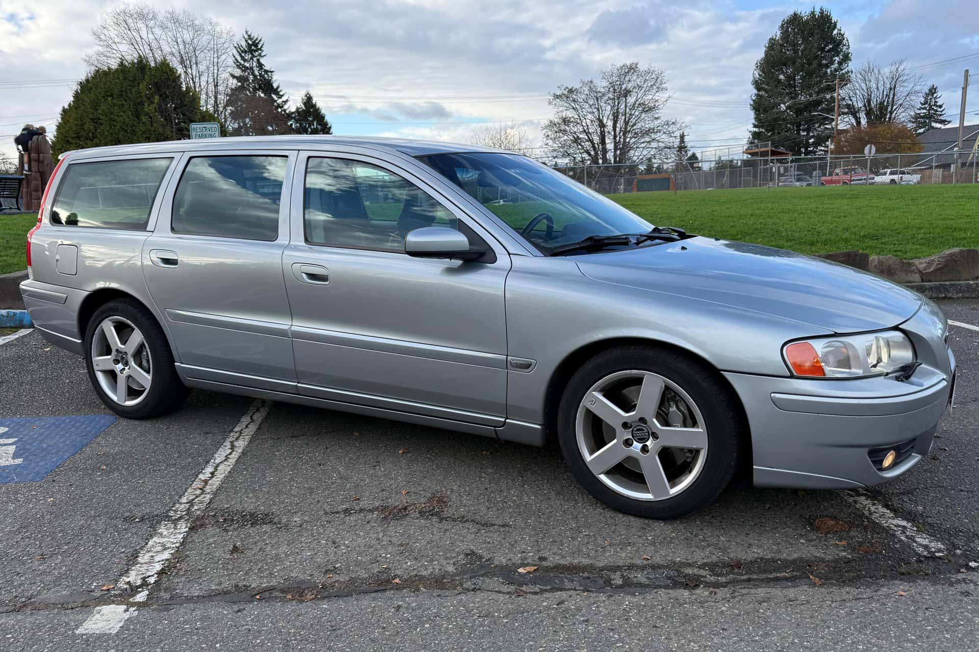 2006 Volvo V70 sold for $8,000