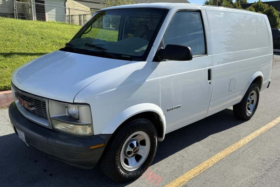 2001 GMC Van sold for $8,426