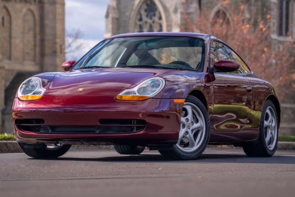 1999 Porsche 996 911 Carrera sold for $34,001